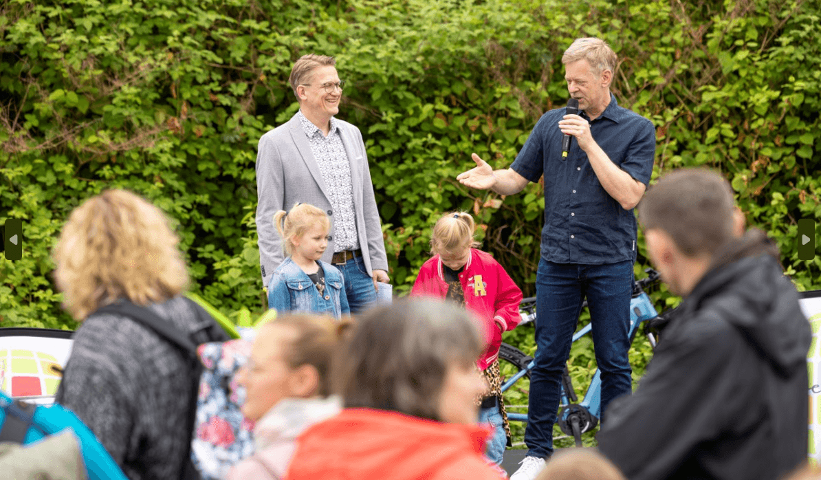 Bürgermeister Lars König und Geschäftsführer Andreas Schumski eröffnen das Abschiedsfest